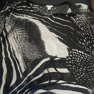 Chico's b&w tunic with subtle silver threads